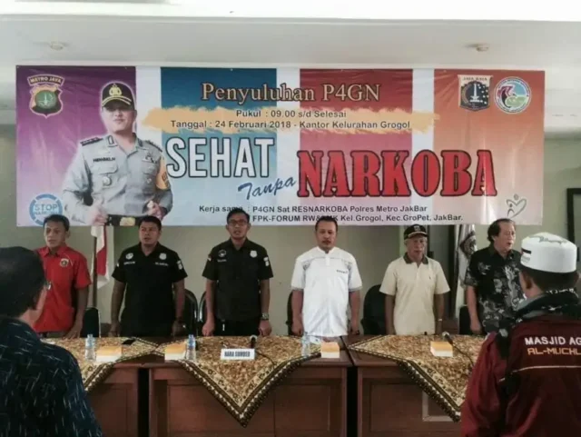 Polres Jakbar Berikan Penyuluhan Bahaya Narkoba Kepada Warga Grogol 