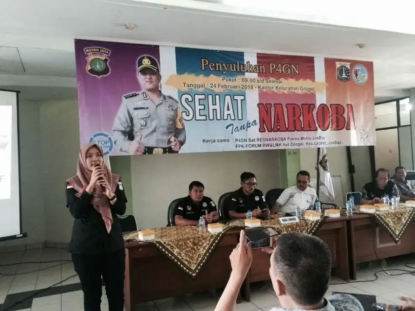 Polres Jakbar Berikan Penyuluhan Bahaya Narkoba Kepada Warga Grogol 