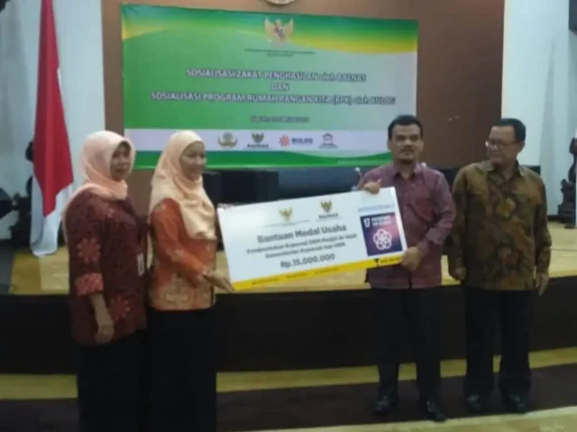 BAZNAS Salurkan Zakat ASN Kemenkop UKM