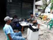 Polsek Kembangan Gandeng Disdukcapil Buka Posko Pelayanan di Lokasi Kebakaran