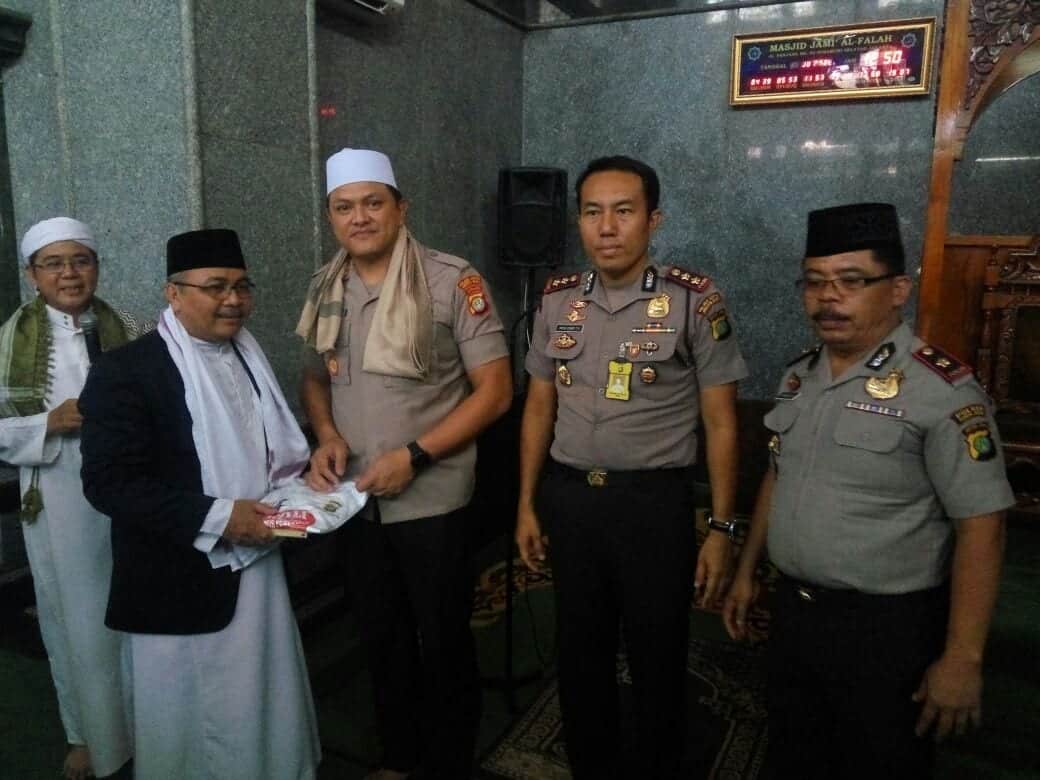 Ini Pesan Kapolres Jakarta Barat Shalat Berjamaah di Masjid Jami' Al falah