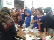 Penjualan Sembako Murah di RPTRA Cengkareng Timur Ricuh