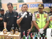 Polsek Tanjung Duren Berhasil Amankan 720 Botol Miras dan 80 Liter Ciu