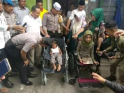 Jum'at Barokah Pekanbaru Sambangi Rumah Nenek Pedagang Peyek Keliling